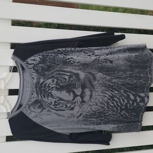 T-shirt. 3/4 sleeves